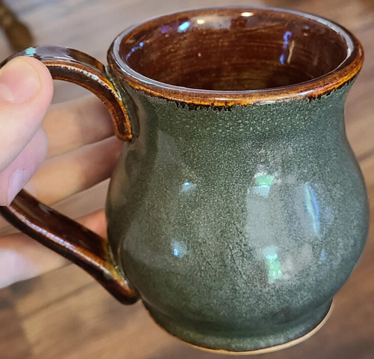 v1.7 - mug glazed with a 0.65% lanthanum oxide glaze Selva / Jungle (USA) v1.7