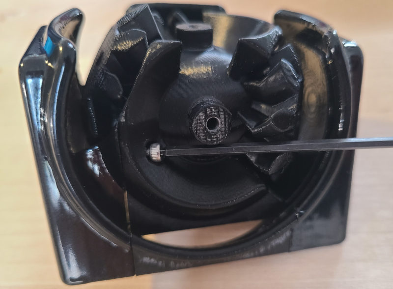 Screw in the angled M2 screws